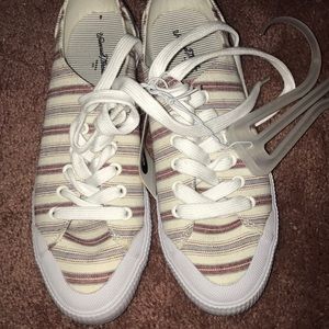 Universal Thread Tennis Shoes